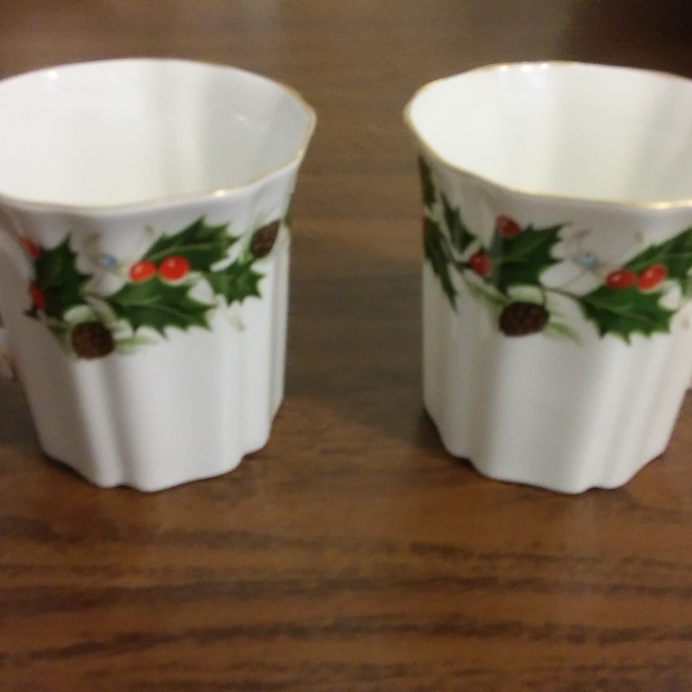 ♥️Royal Grafton of England Pair of 2 “Noel” Fine Bone China Coffee Espresso Cups